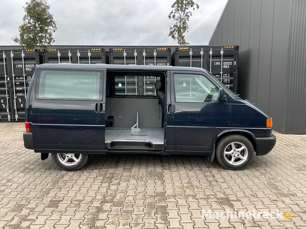 Volkswagen Transporter T4 2.4D 5 cylinder Commercial vehicle with ramp/loading platform