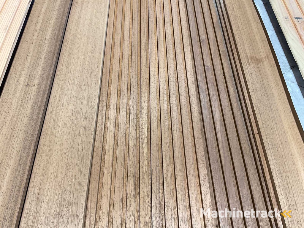 Rhombusprofielplank rib5 Ayous thermowood 395x13,8x2,1 cm (30x)
