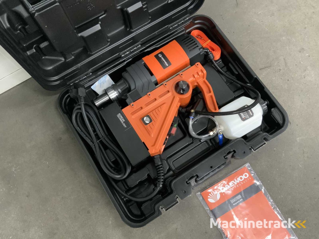 Daewoo - DAMD1600 - Magnetic drill in case
