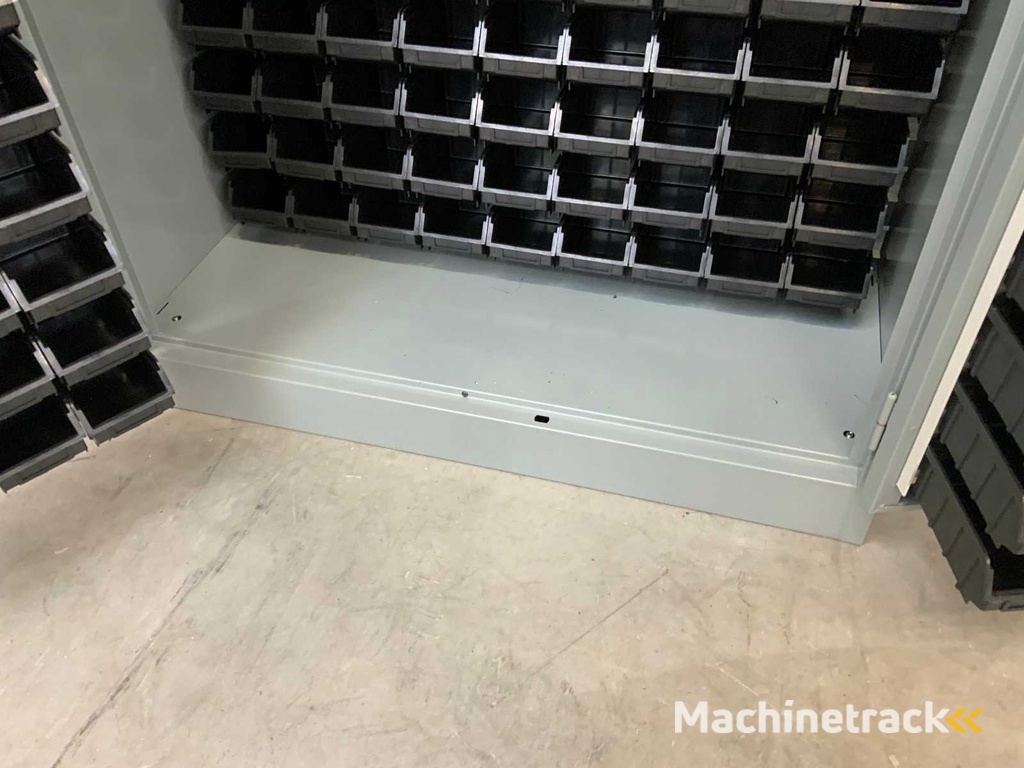 Povag - Behälterstreifenschrank gefüllt mit 340 Vorratsbehältern