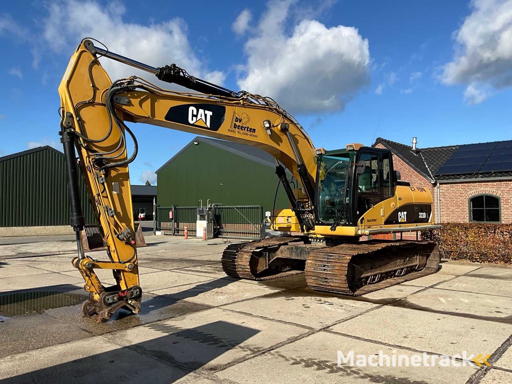 Caterpillar 323D L Rupsgraafmachine