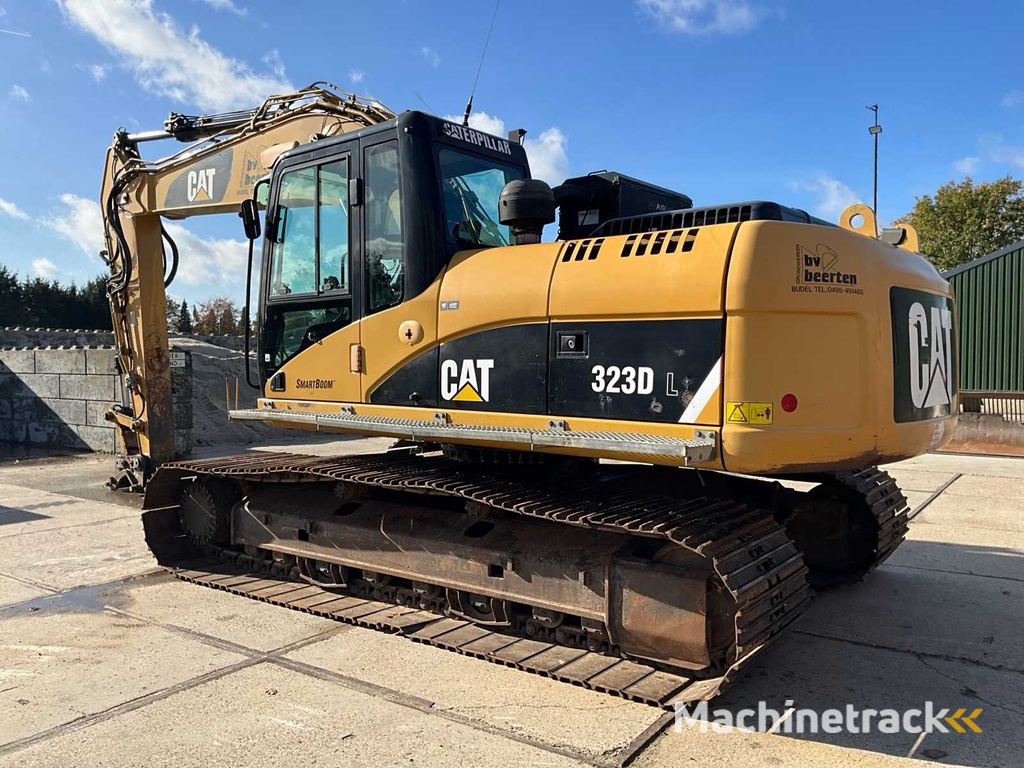 Caterpillar 323D L Rupsgraafmachine