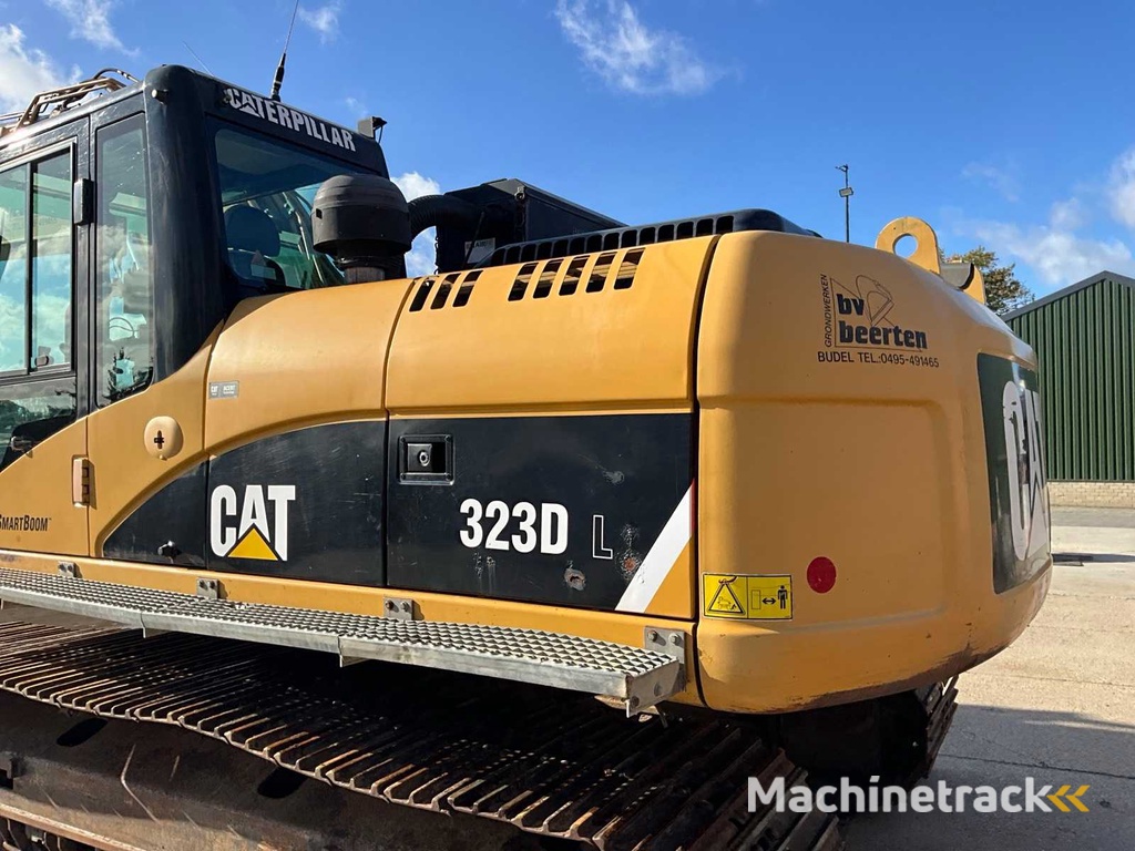 Caterpillar 323D L Rupsgraafmachine
