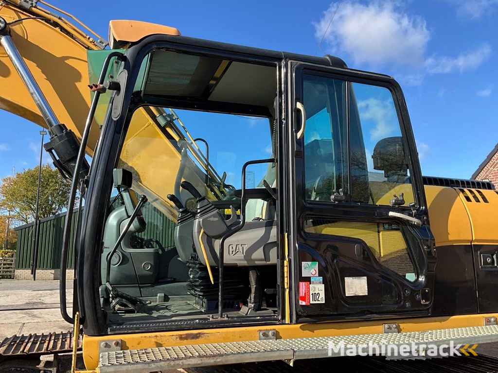 Caterpillar 323D L Rupsgraafmachine