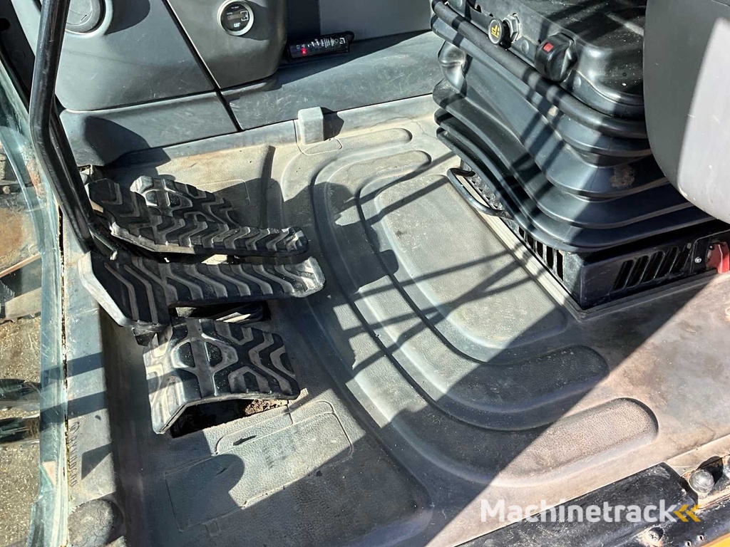 Caterpillar 323D L Rupsgraafmachine