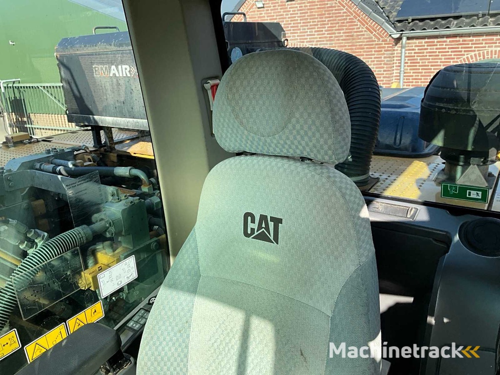 Caterpillar 323D L Rupsgraafmachine