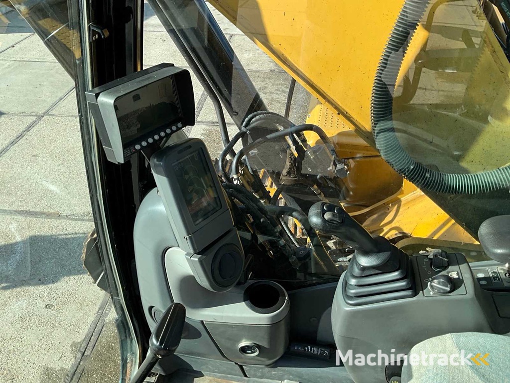 Caterpillar 323D L Rupsgraafmachine