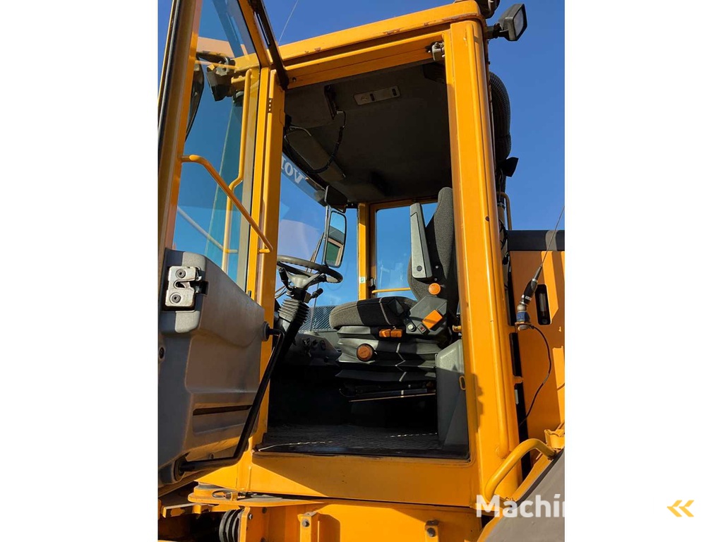 2005 Volvo L60E Shovel