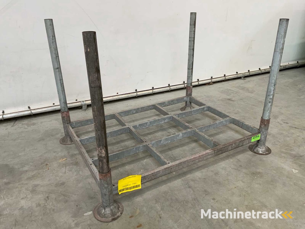 Stacking yoke 1400x1020mm with 1770mm stanchions (10x)
