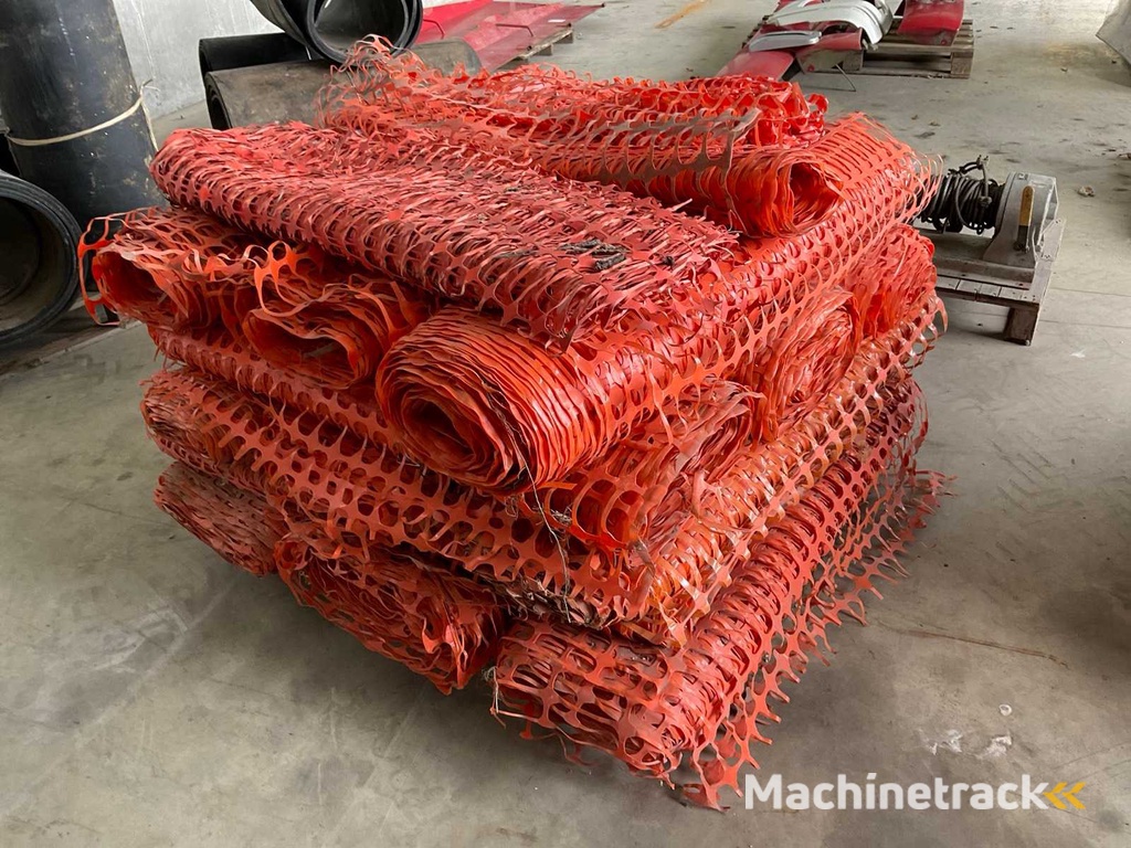 Batch of marker boards, cones and net with fastening hooks