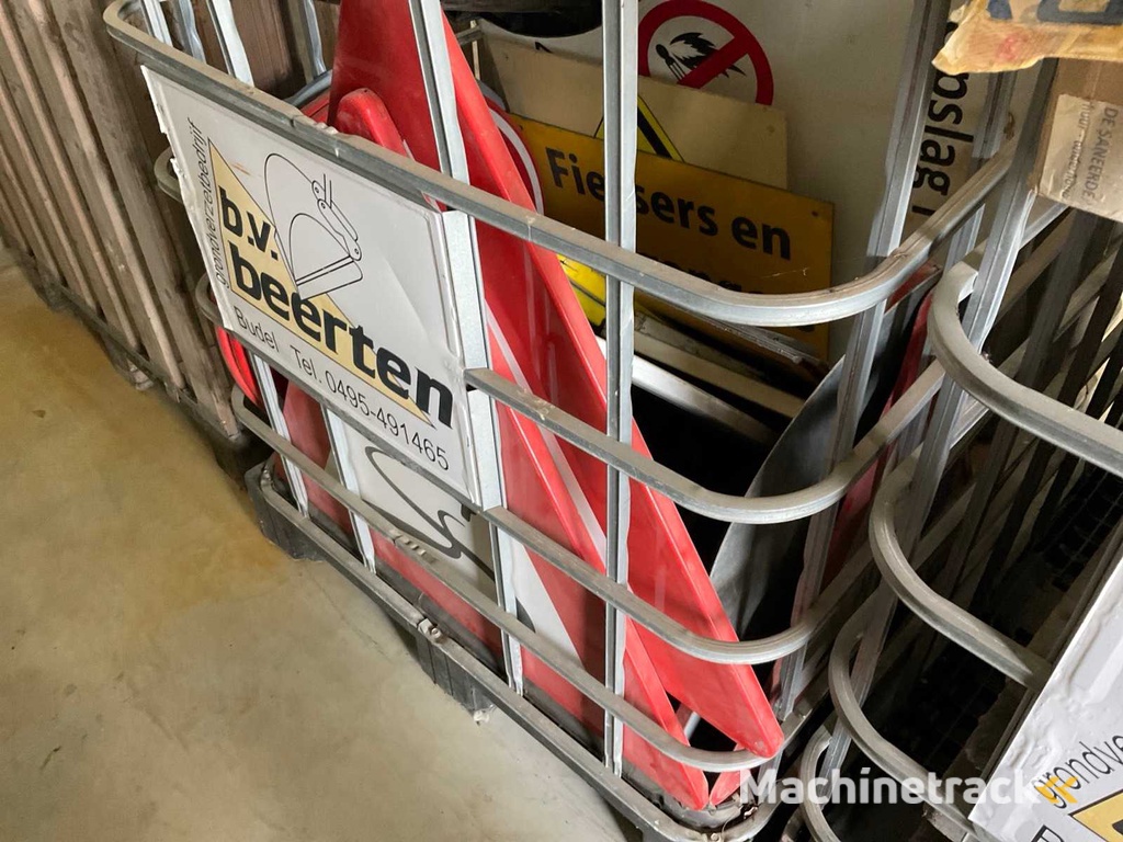 Batch of marker boards, cones and net with fastening hooks