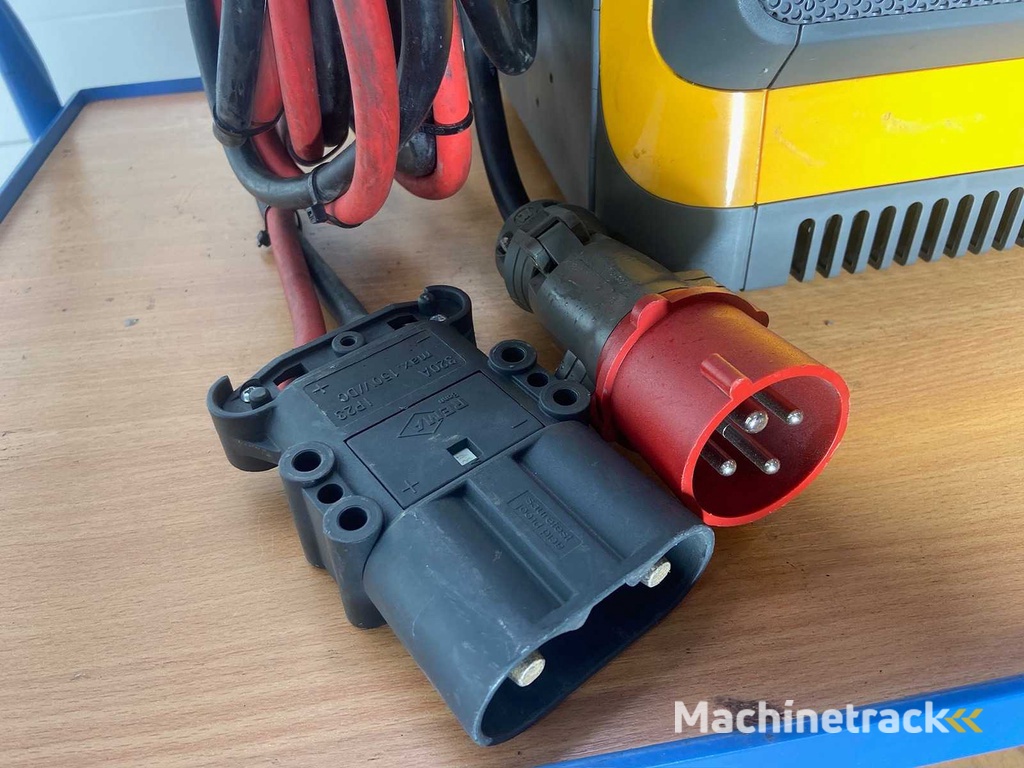 2020 Hawker LifeTech 48V 82A automatische vorkheftrucklader