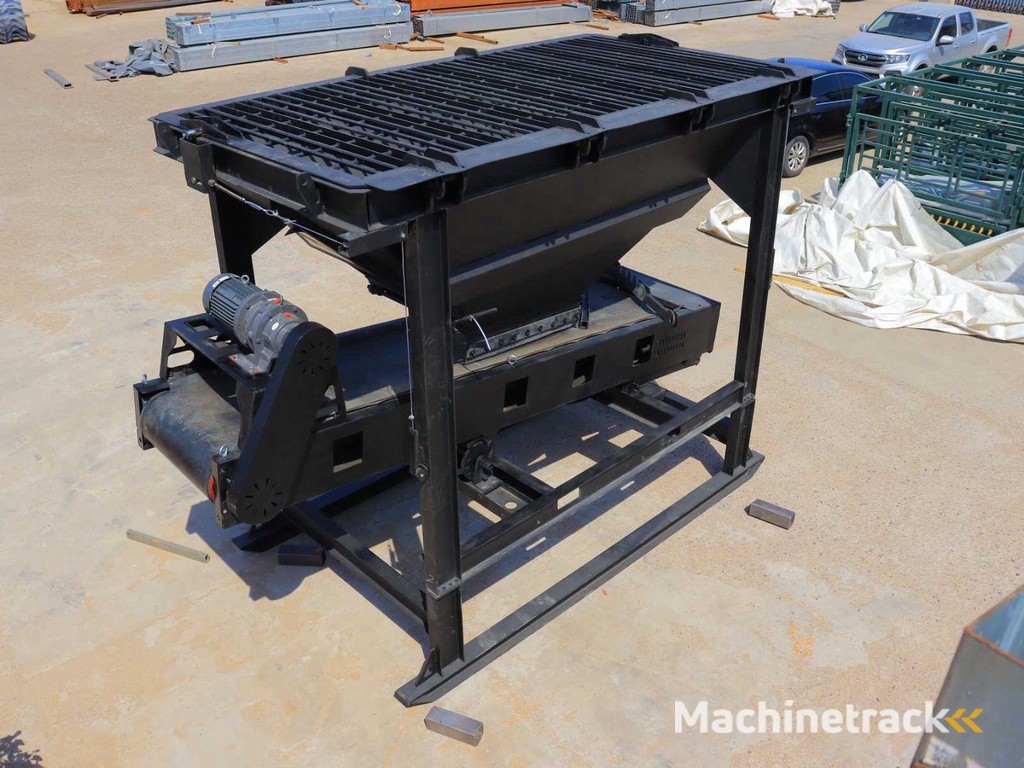 2025 Rhino-Cross Dosing Bucket with Conveyor Other Feeding Technology