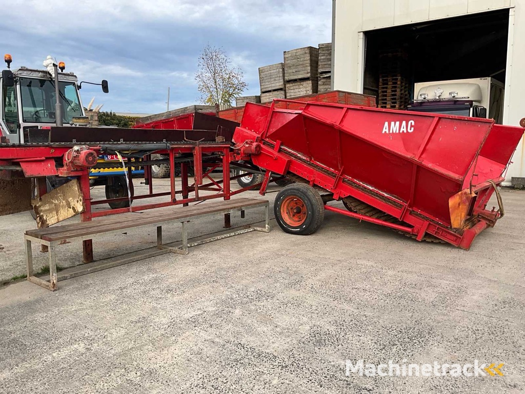 Amac Annahmetrichter mit Förderband und Sortiertisch