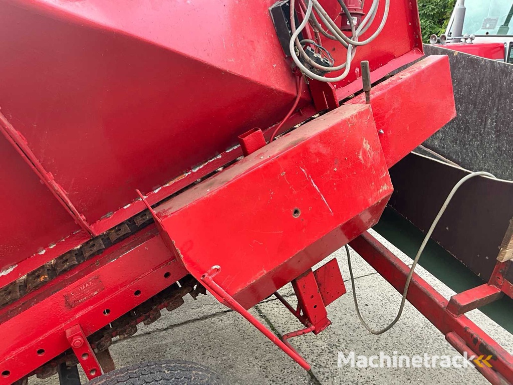 Amac Annahmetrichter mit Förderband und Sortiertisch