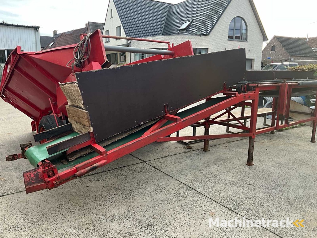 Amac Annahmetrichter mit Förderband und Sortiertisch