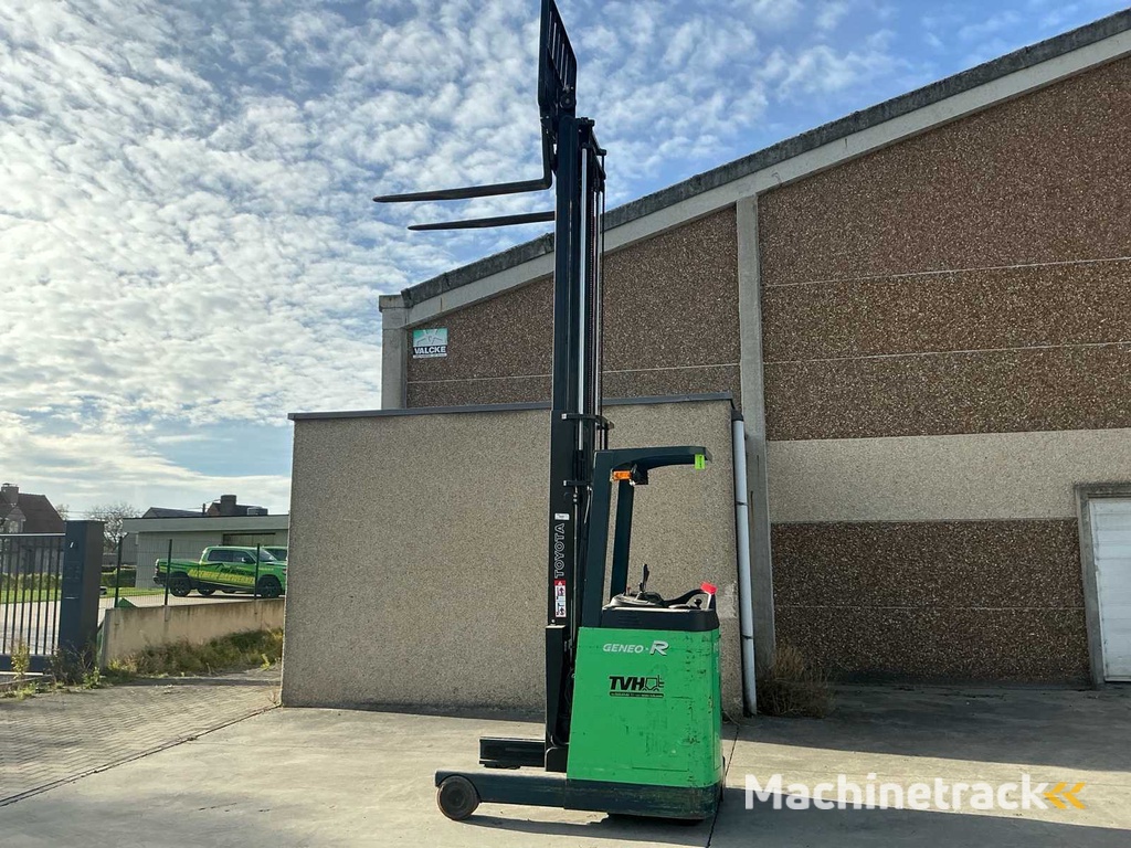 2007 Toyota Geneo-R 15 Reach truck