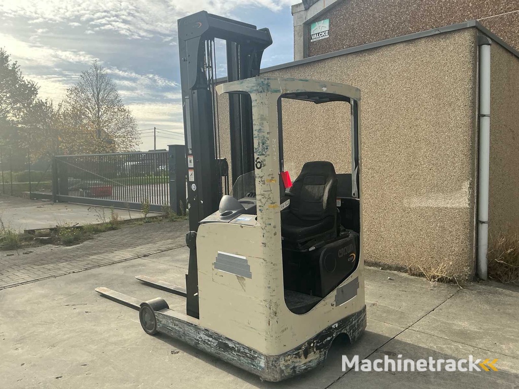 2007 Crown ESR4500 Schubmaststapler