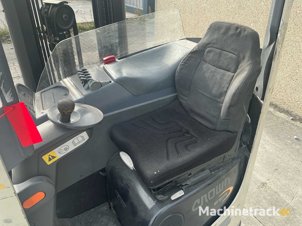 2007 Crown ESR4500 Schubmaststapler