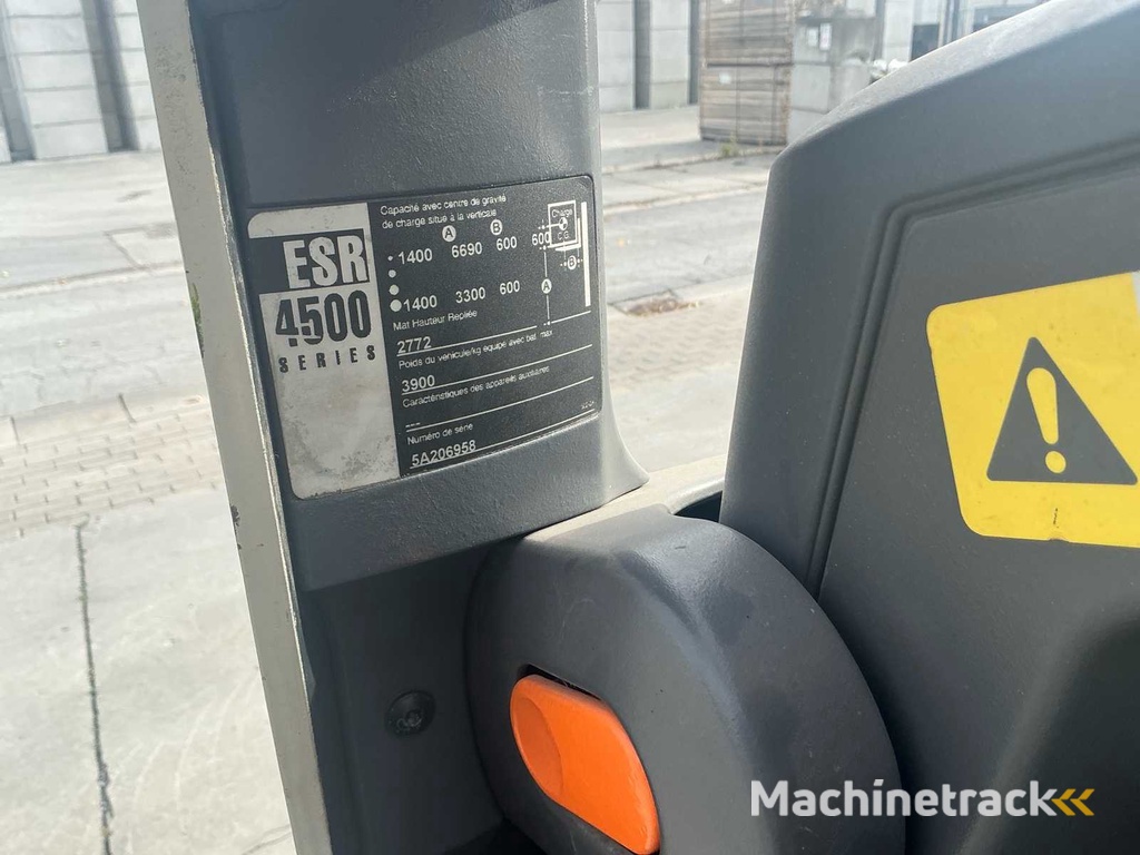 2007 Crown ESR4500 Schubmaststapler