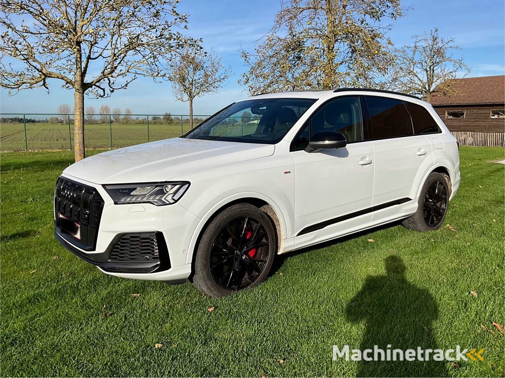 2023 Audi Q7 60 TFSI e Car