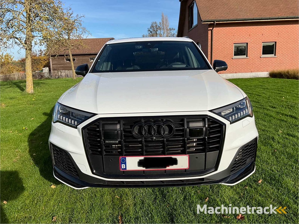 2023 Audi Q7 60 TFSI e Car