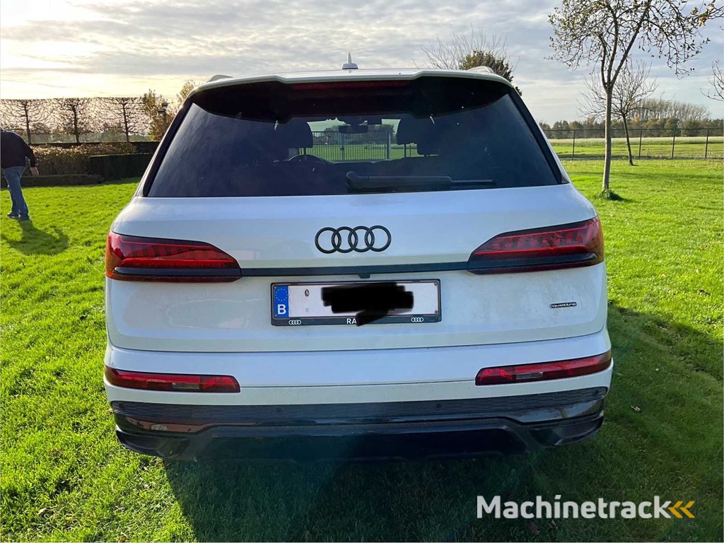 2023 Audi Q7 60 TFSI e Car