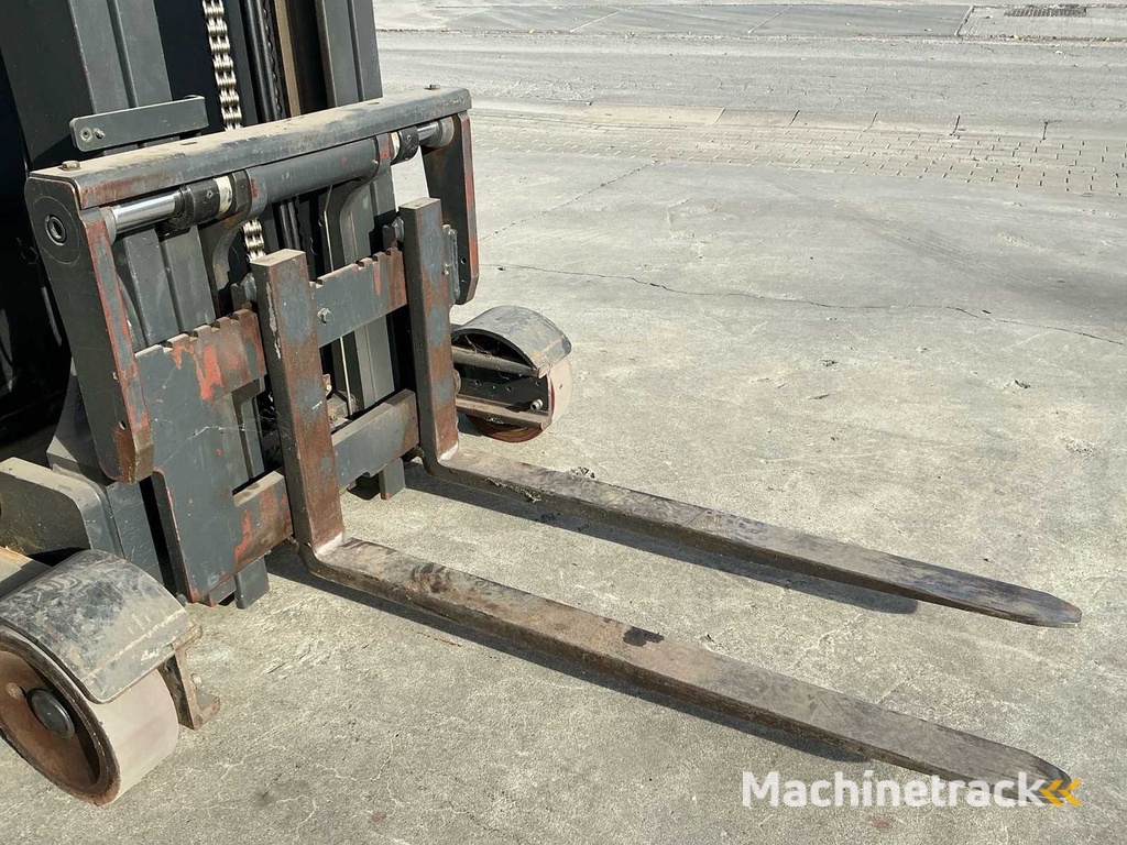 2011 Linde R14-S12 Reach truck