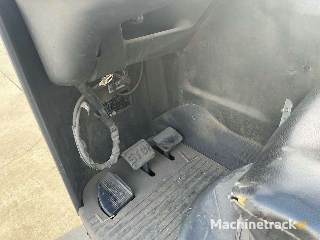 2011 Linde R14-S12 Reach truck