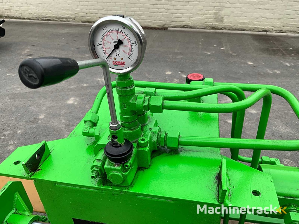 Ricon Mounted Wood Splitter