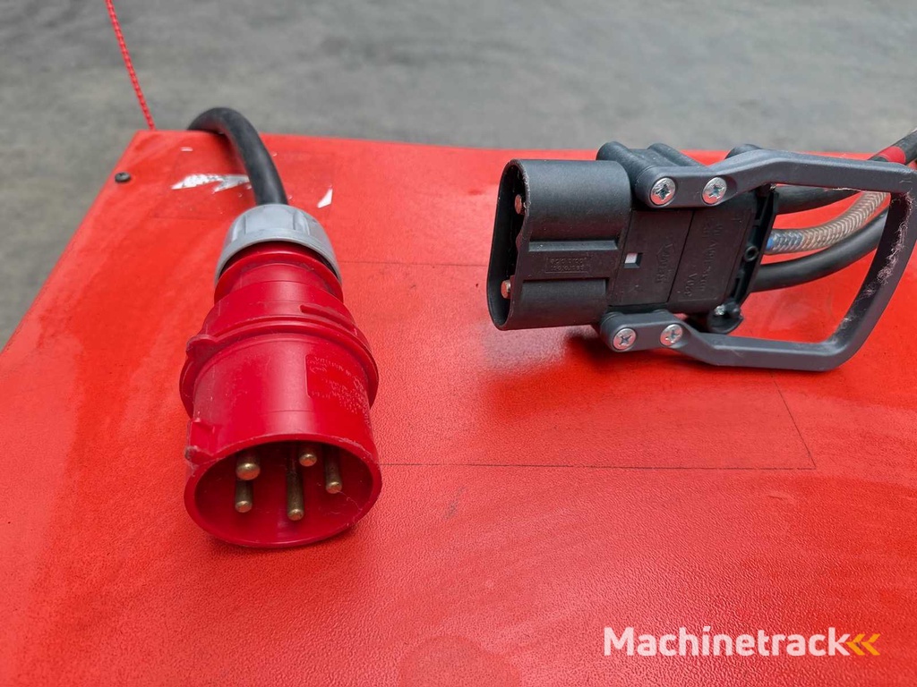 2013 Linde 80V 150A 800-1,400Ah Vorkheftruck Oplader Laoder