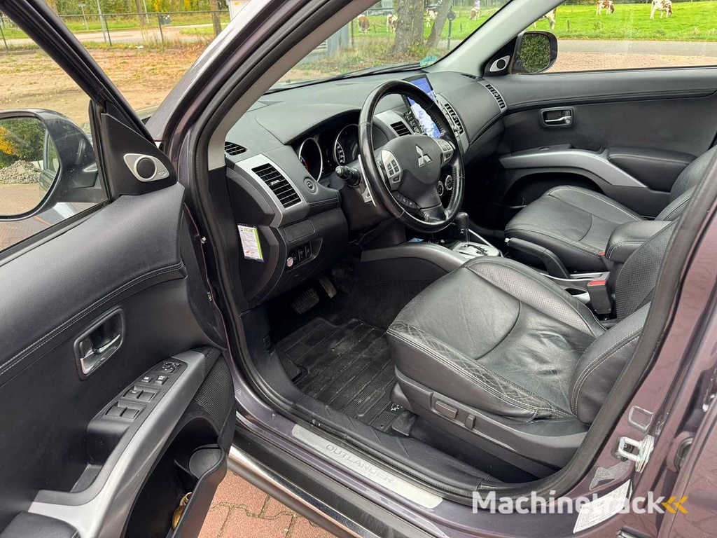 Mitsubishi Outlander 4x4 LPG G3 2.4 Intense+ 96-KLK-1