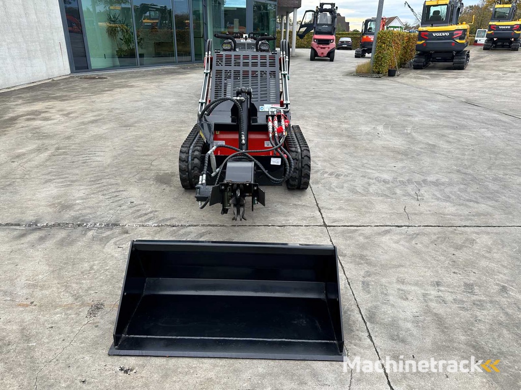 AGT - 2025 - LRT23 - Track loader with stump grinder