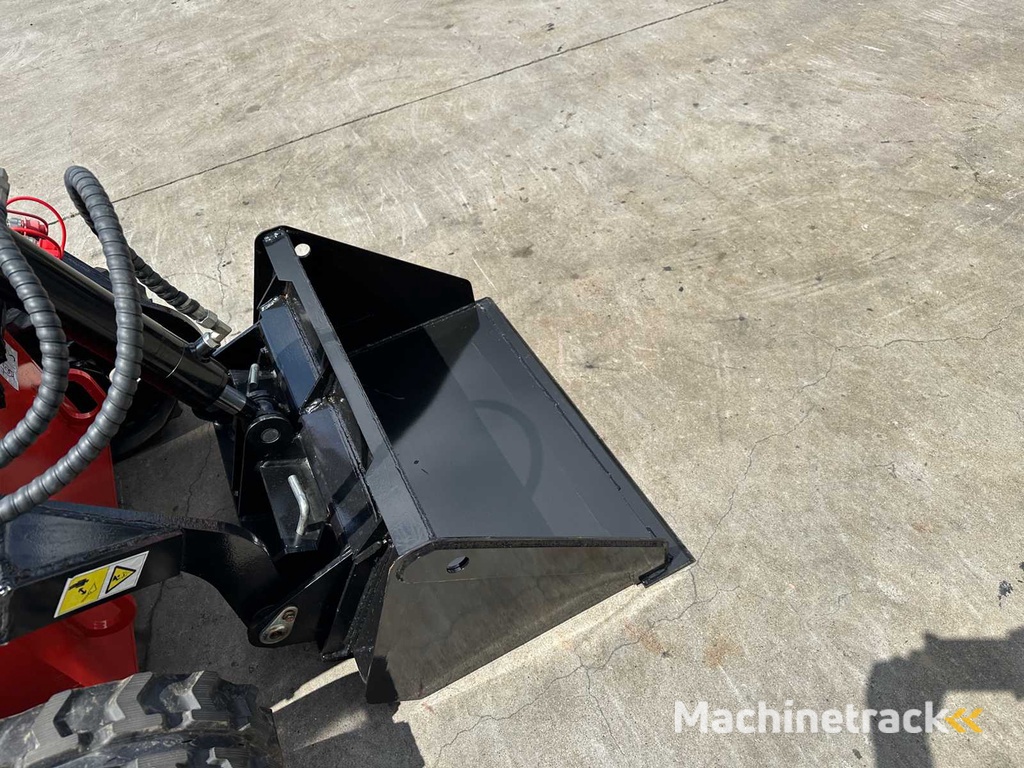 AGT - 2025 - LRT23 - Track loader with stump grinder