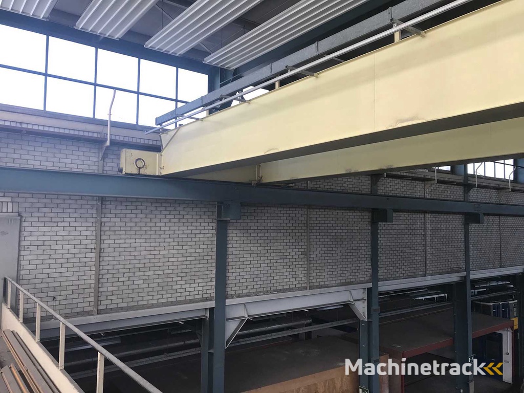 W. B van den Berg - 1973 - Dubbelligger Bovenloophalkraan (2x)