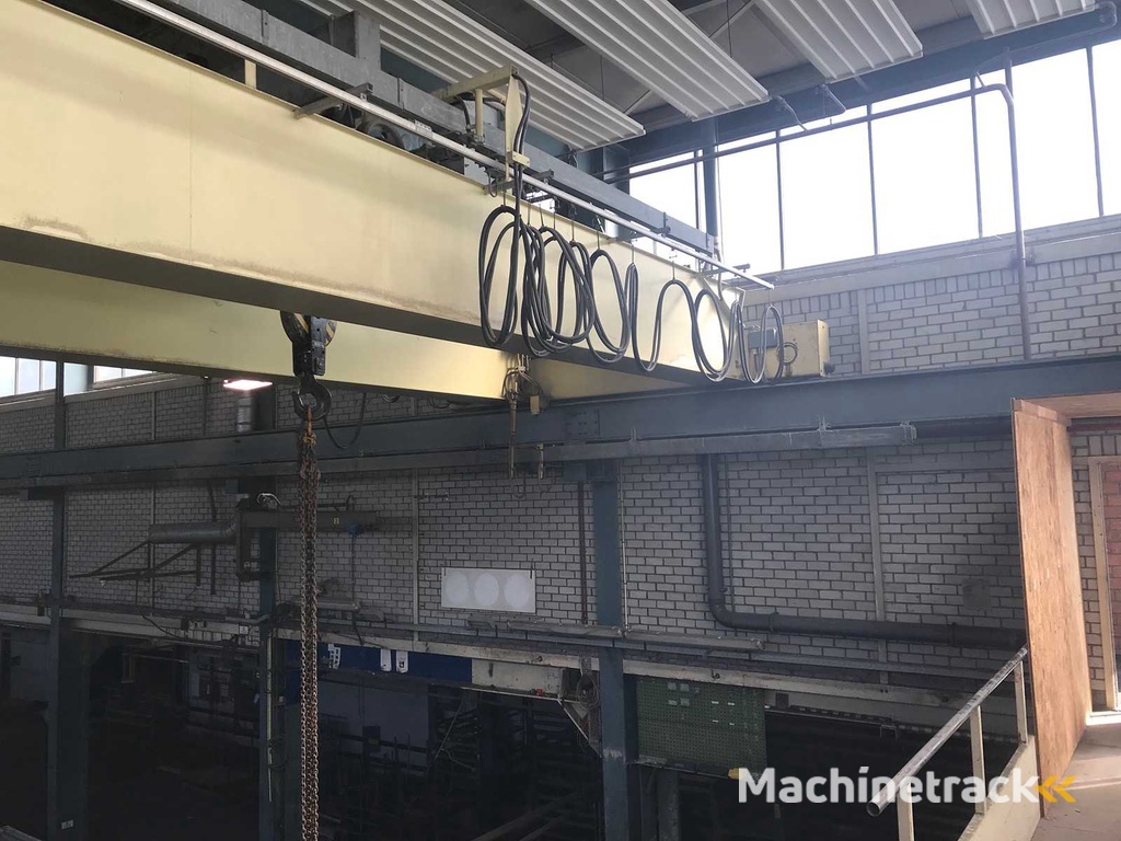 W. B van den Berg - 1973 - Dubbelligger Bovenloophalkraan (2x)