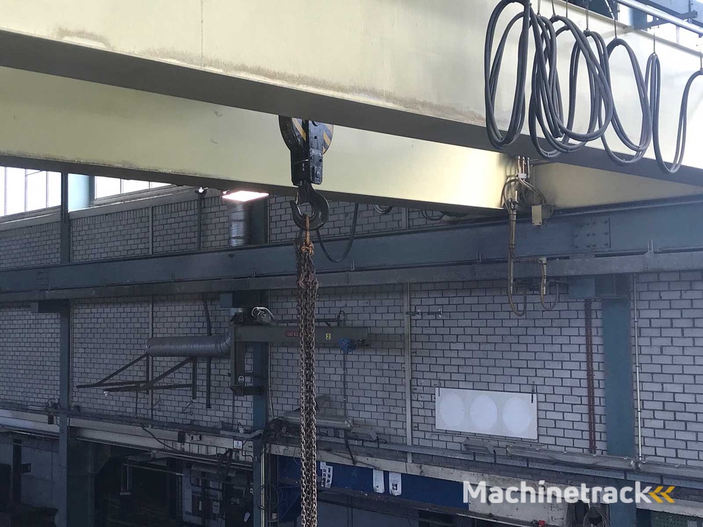 W. B van den Berg - 1973 - Dubbelligger Bovenloophalkraan (2x)