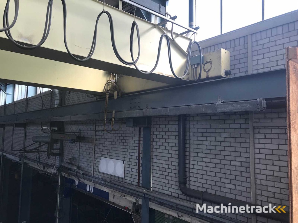 W. B van den Berg - 1973 - Dubbelligger Bovenloophalkraan (2x)