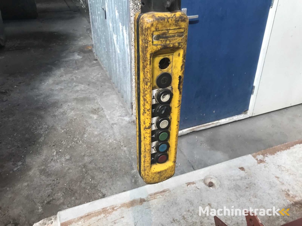 W. B van den Berg - 1973 - Dubbelligger Bovenloophalkraan (2x)