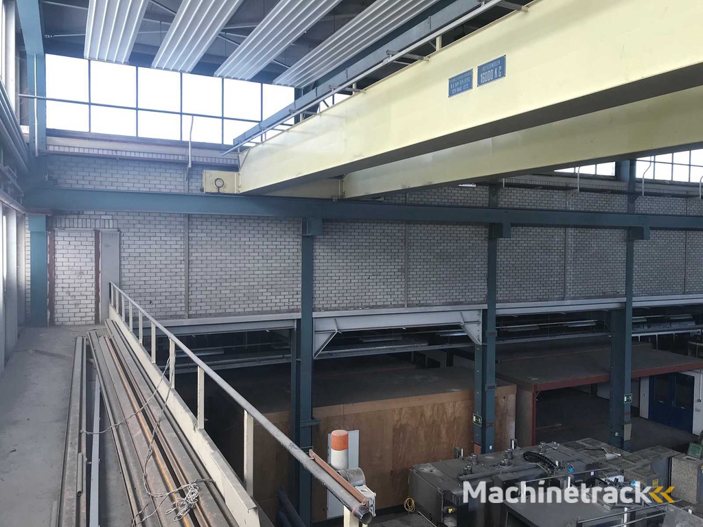 W. B van den Berg - 1973 - Dubbelligger Bovenloophalkraan (2x)