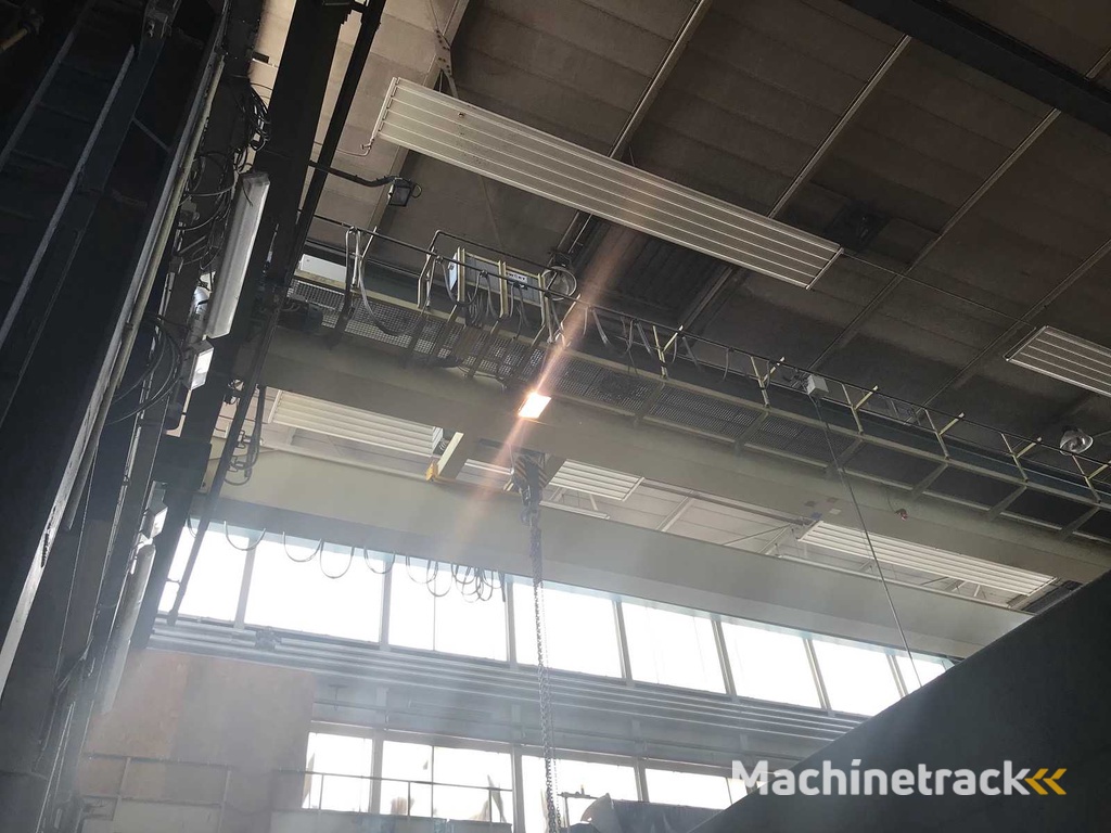 W. B van den Berg - 1973 - Dubbelligger Bovenloophalkraan (2x)