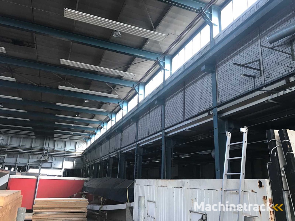 W. B van den Berg - 1973 - Dubbelligger Bovenloophalkraan (2x)