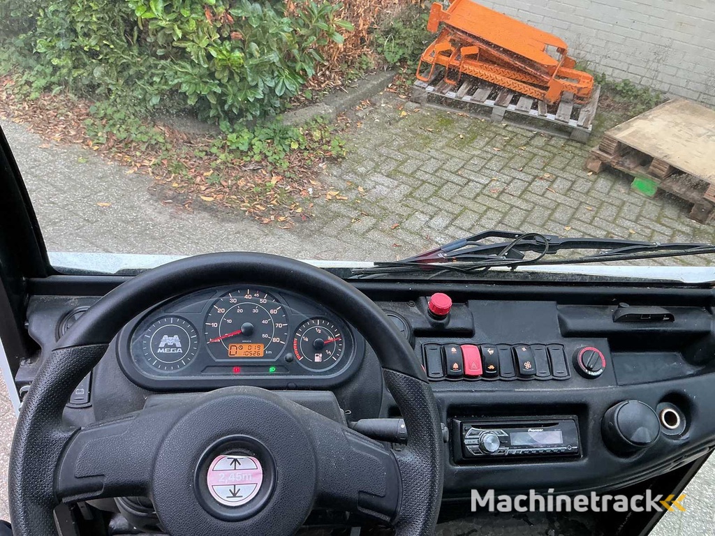 Mega - M10 - Verschiedene interne Transportmittel - 2017