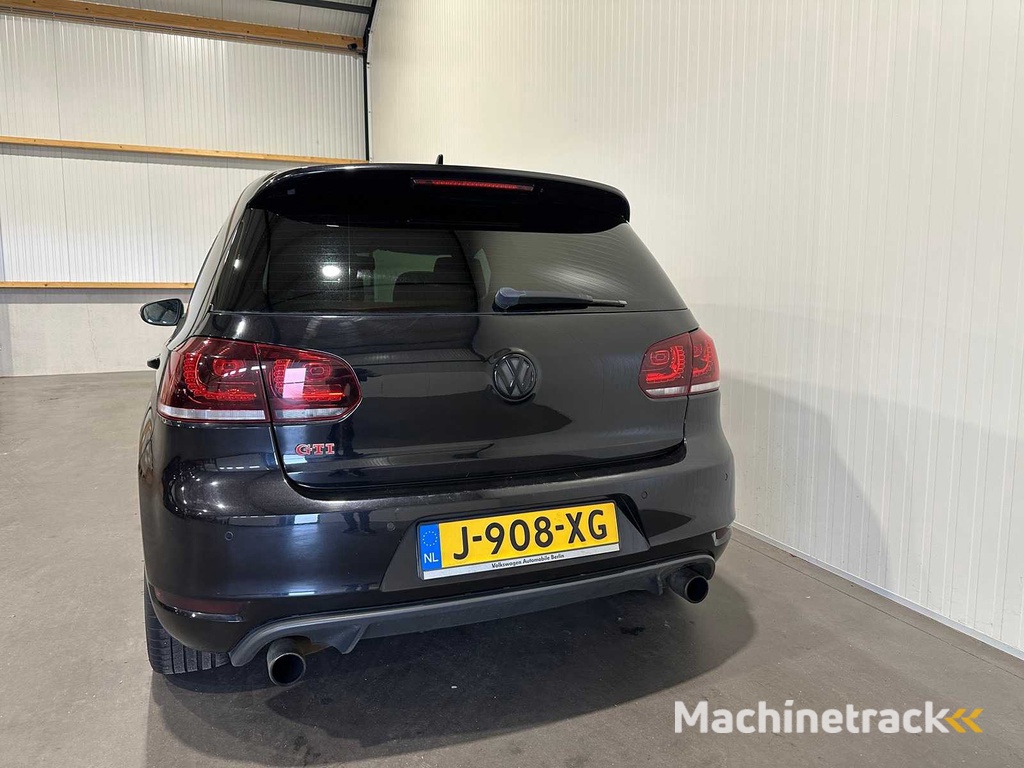 Volkswagen Golf 2.0 GTI J-908-XG