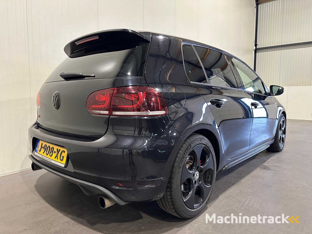 Volkswagen Golf 2.0 GTI J-908-XG