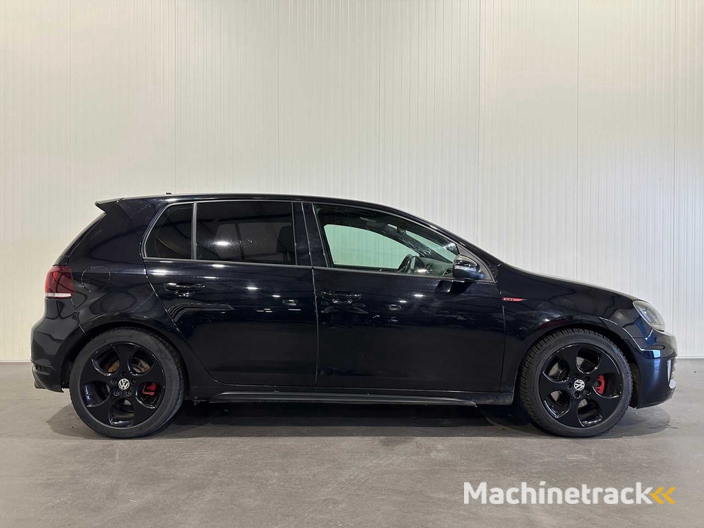 Volkswagen Golf 2.0 GTI J-908-XG