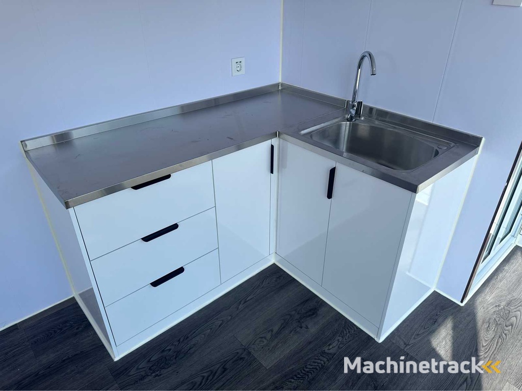 2025 Stahlworks Eco 5000 Ein weißes Tiny House / Atelier / Büro