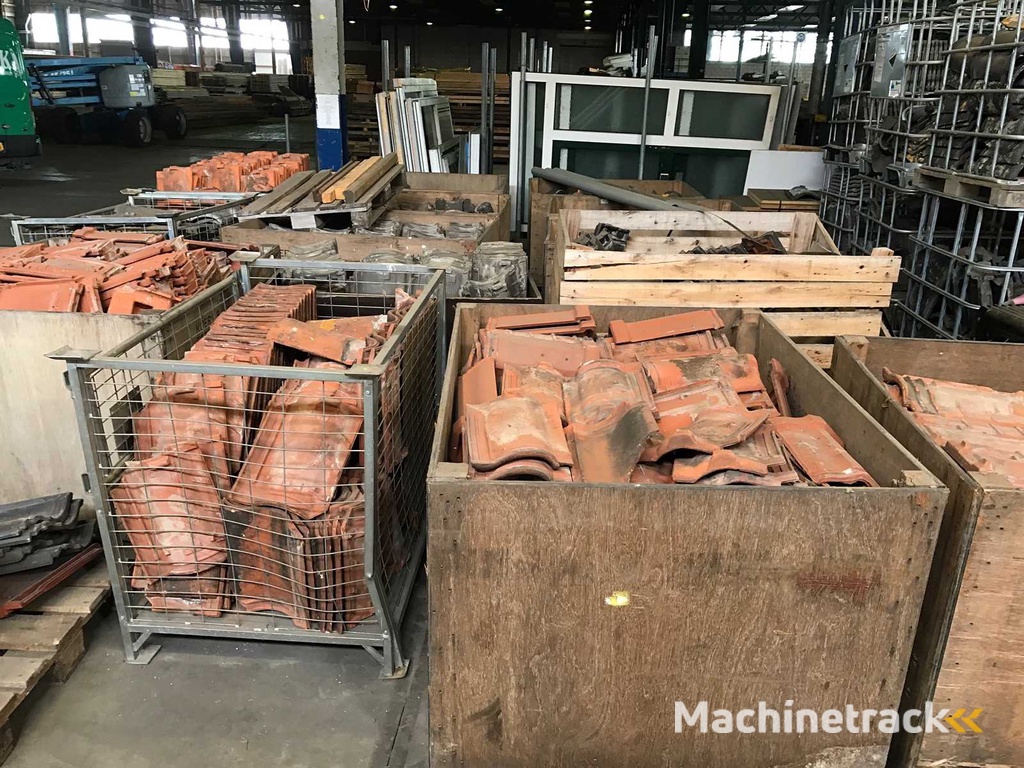 Dachziegel und Firstziegel (47x)