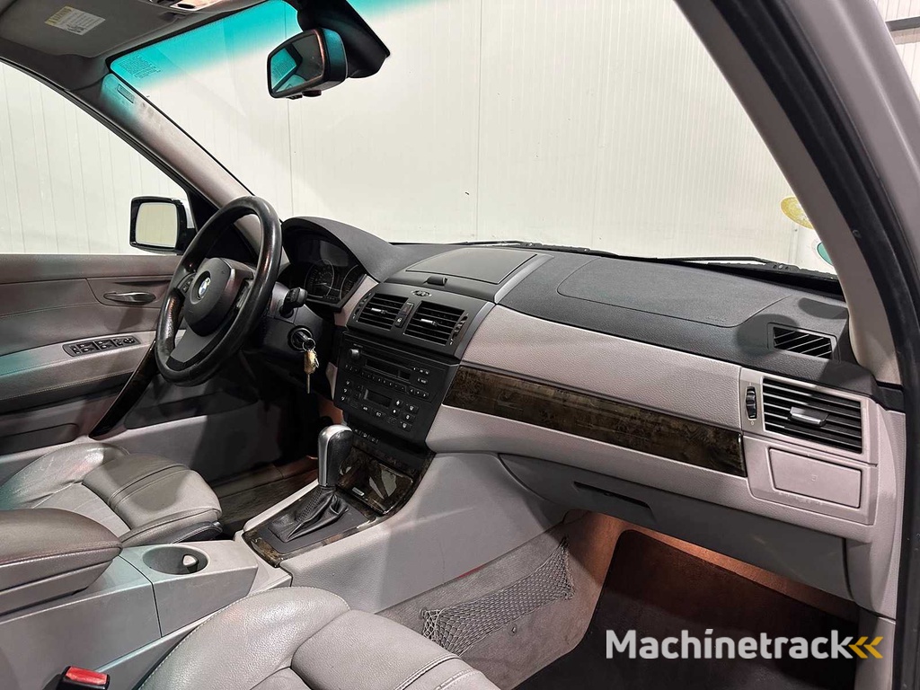 BMW X3 3.0si 87-JXS-7