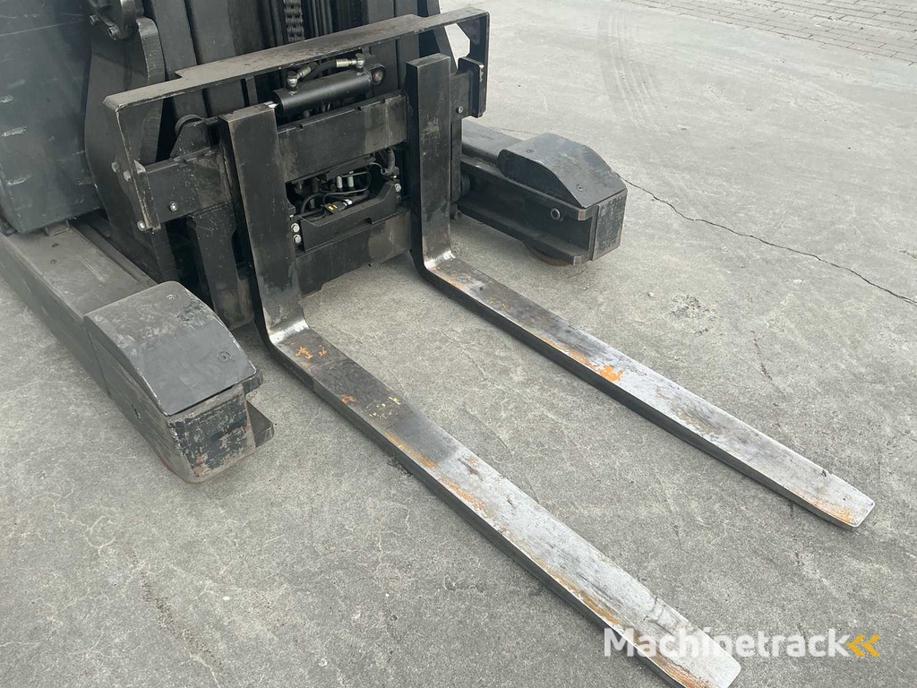 2012 BT RRE140 Reach truck